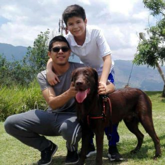 Mascotas en el rio Medellin