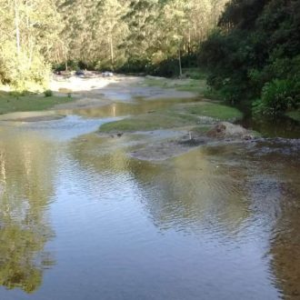 Una postal; Aun muriendo, el río da de su belleza