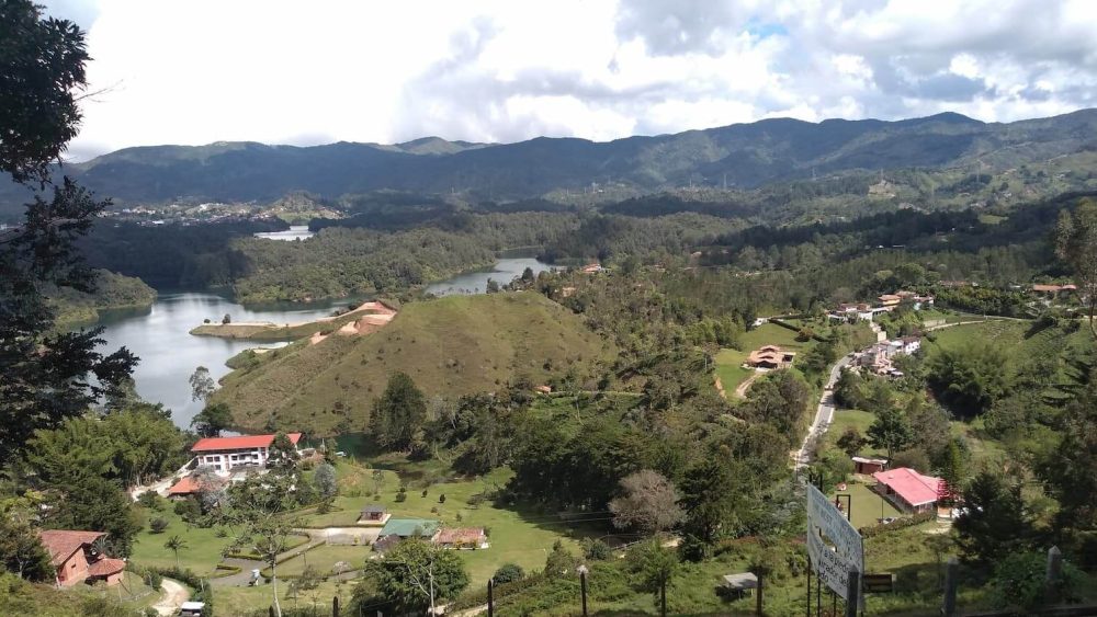Postales verdes; un simbolo de esperanza para el medio ambiente liderado por Green Tour Medellin Colombia